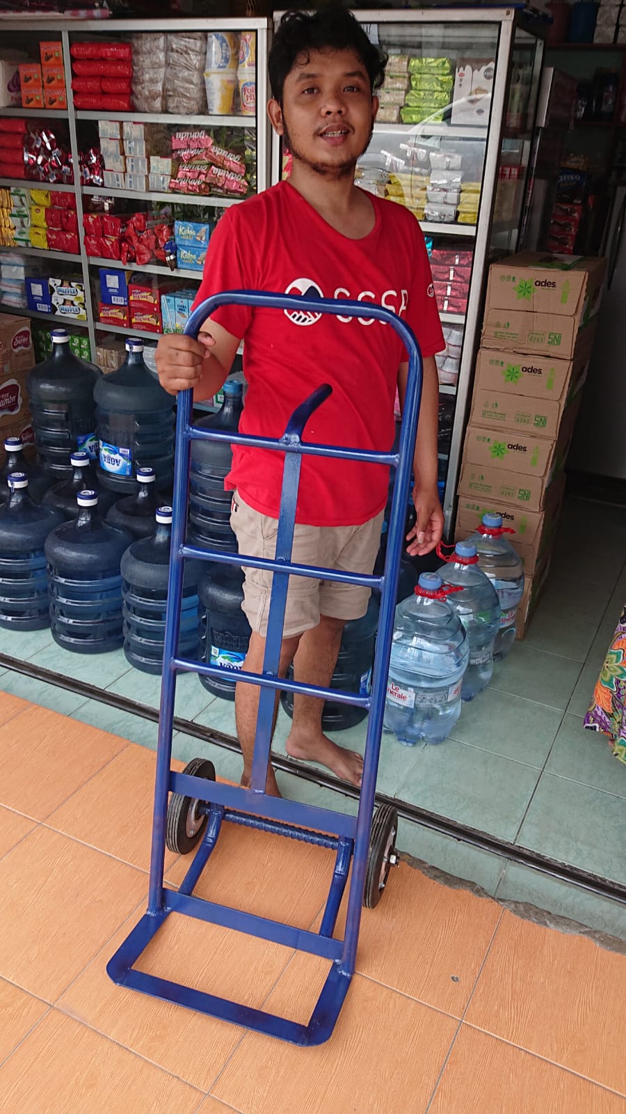 Gambar pengguna troli warung 2